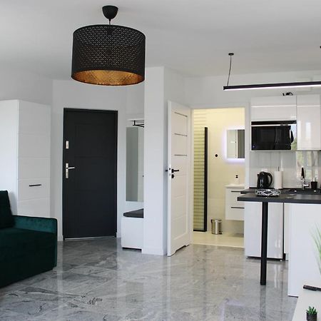 Apartament White-Niska Z Garazem Podziemnym เคียลเซ ภายนอก รูปภาพ