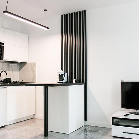 Apartament White-Niska Z Garazem Podziemnym เคียลเซ ภายนอก รูปภาพ