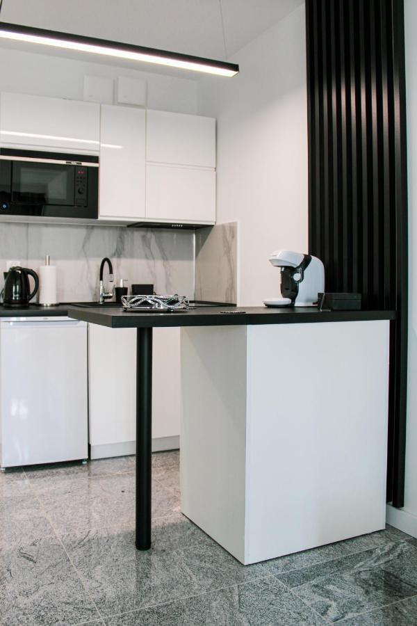Apartament White-Niska Z Garazem Podziemnym เคียลเซ ภายนอก รูปภาพ