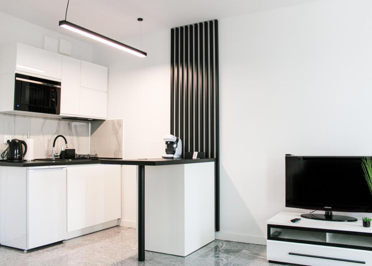 Apartament White-Niska Z Garazem Podziemnym เคียลเซ ภายนอก รูปภาพ